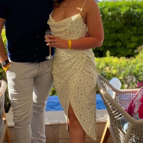 ‘House of CB’ Daniella Lemon Floral Balcony Corset Dress - Picture 5 of 9